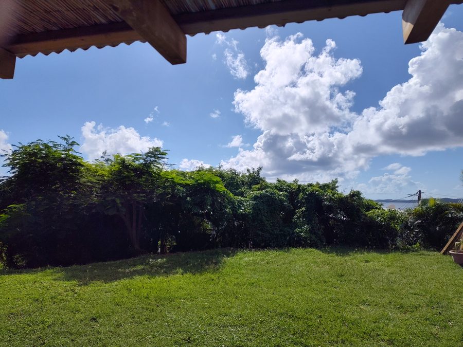 Sweety Kaz : jardin dégagé sur la mer